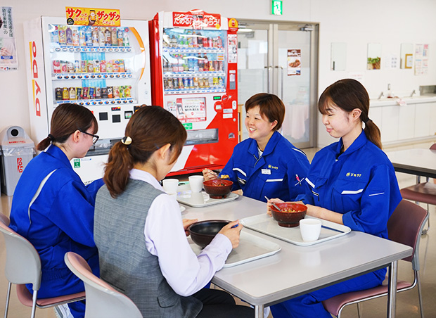 リョウワ ランチ　社員食堂